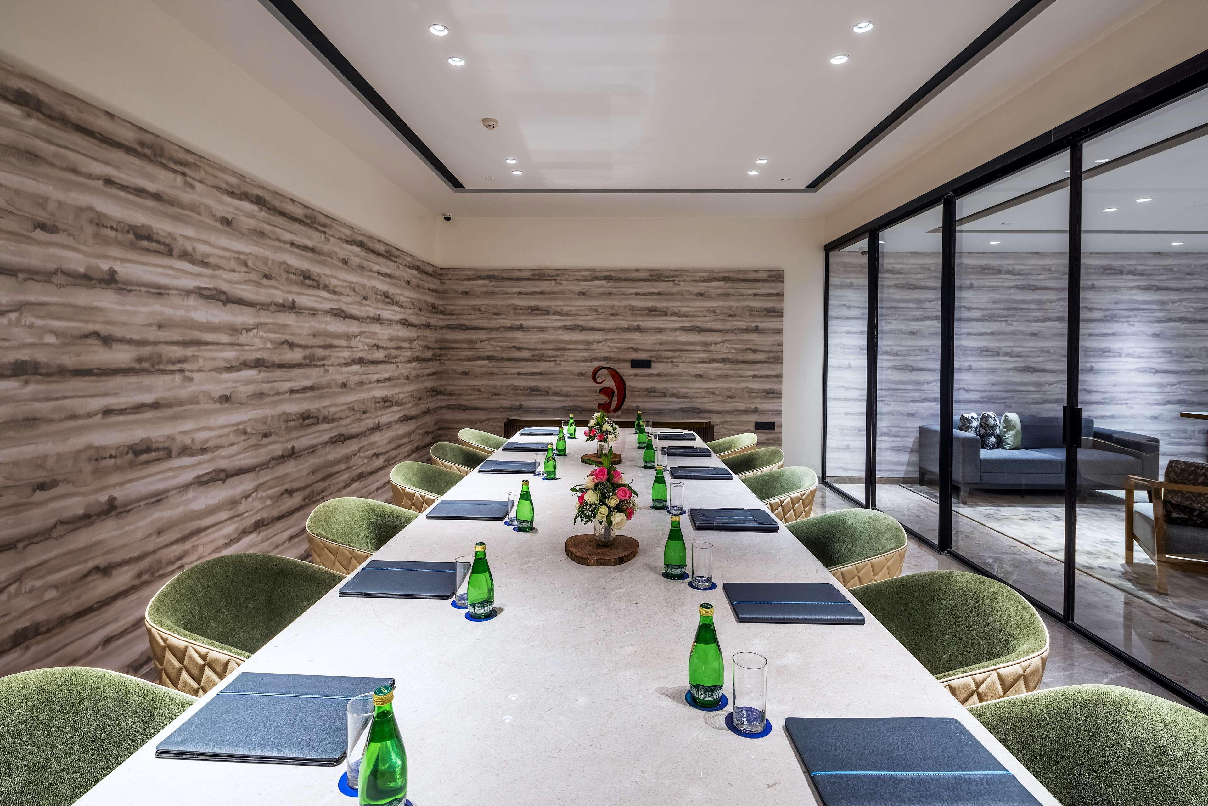Radisson Blu International Airport 5*